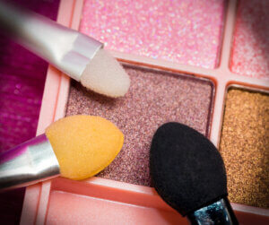 How to Clean Makeup Brushes With Hydrogen Peroxide?